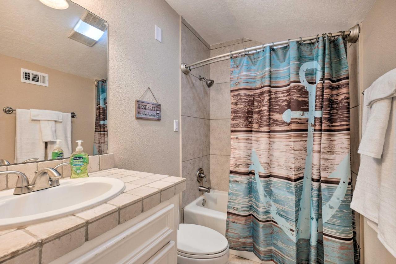 Idyllic Montgomery Condo With Pool And Lake View! Esterno foto